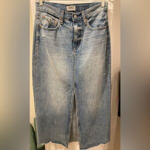 NWOT Pistola Women's Blue Denim Skirt
Casual, yet stylish 
Sz 29